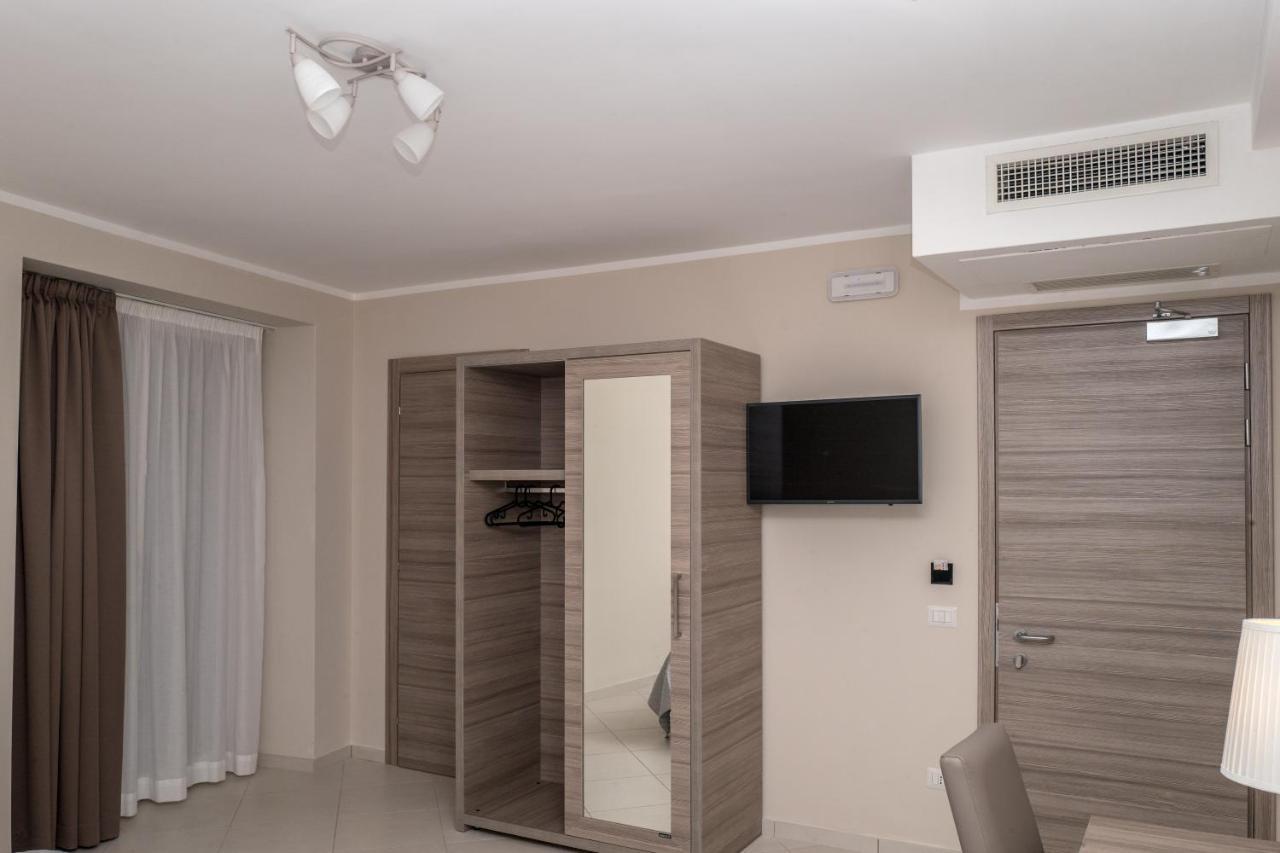 Art Suite Nel Cuore Di Napoli Exterior photo